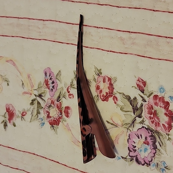 💛BOGO💛 Pink Leopard Clip - Picture 2 of 3